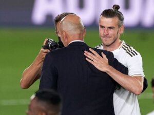 พนักงาน เว็บพนัน